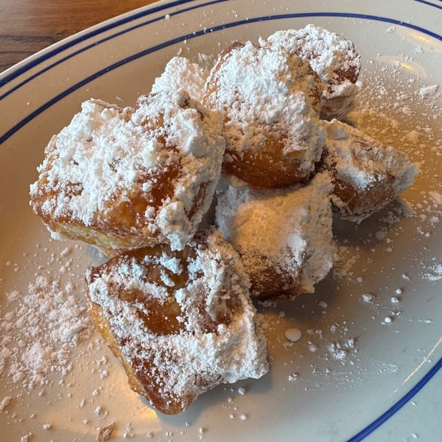 Beignets.